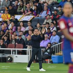 Xavi divide a la grada de Montjuïc