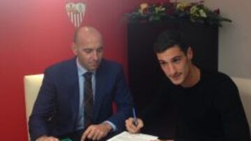 Sergio Rico firma su nuevo contrato.