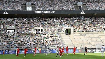 Un público muy especial llenó las gradas ayer durante el partido Moenchengladbach-Unión Berlin de la Bundesliga. Se trataba de fotografías de cartón de los aficionados locales. Está claro que, aunque visualmente daban el pego, acústicamente no tanto: estos seguidores eran mucho menos ruidosos.