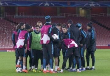 Último entrenamiento del Barcelona antes del partido de Champions League de octavos de final frente al Arsenal 