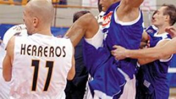 <b>LO PREVISTO. </b>La patada a Herreros, considerada falta grave por el Juez Único, sólo supondrá multa de 3.000 euros al panameño Rubén Garcés.