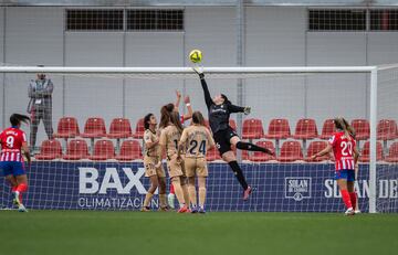 Paradn de Eunate Astralaga en el Atltico - Eibar de la jornada 11 de Liga F.