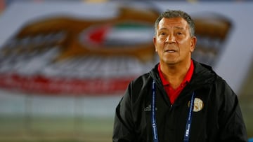 Henk ten Cate, en una imagen de archivo de 2023 siendo entrenador del Al Jazira. REUTERS/Amr Abdallah Dalsh