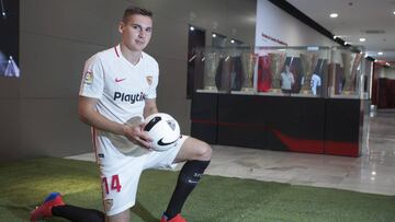 Wöber, en su presentación con el Sevilla.