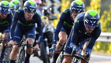 El equipo Movistar, durante la crono por equipos en la pasada edici&oacute;n de la Vuelta a Espa&ntilde;a.