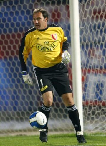 Histórico arquero de Universidad de Chile. Se nacionalizó chileno, y defendió a La Roja en algunos partidos en el proceso Corea-Japón 2002. Aún es recordado el penal atajado a Chilavert, tanto en el Paraguay-Chile del 2001 como en la despedida de Iván Zamorano en 2003.