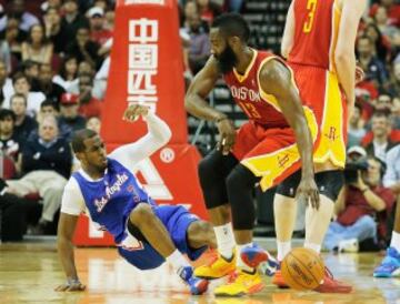 Chris Paul (3) y James Harden (13).