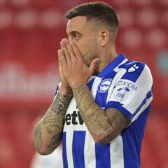 Calleja: "Mientras siga en el Alavés, contamos con Joselu porque es un importantísimo"