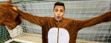 Sánchez se disfrazó de reno en Inglaterra.