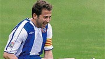 <b>RESIGNACIÓN</B>. Raúl Tamudo espera regresar pronto para jugar con sus compañeros. Confía que Iñaki Sáez vuelva a llamarle.