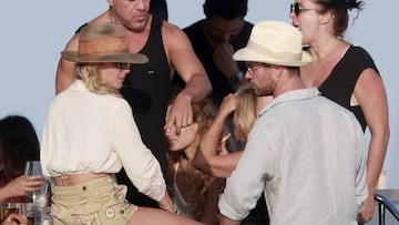 Elsa Pataky y Chris Hemsworth, con Matt Damon en Ibiza