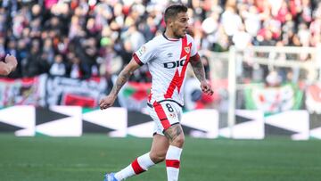 Oscar Trejo of Rayo Vallecano in action during La liga football match played between Rayo Vallecano and Deportivo Alaves at Vallecas stadium on December 18, 2021, in Madrid, Spain.  AFP7  18/12/2021 ONLY FOR USE IN SPAIN