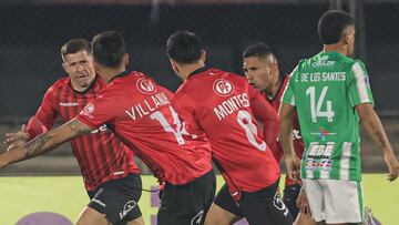 Huachipato festeja en Uruguay y avanza en la Sudamericana