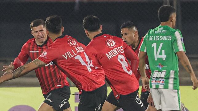 Huachipato festeja en Uruguay y avanza en la Sudamericana