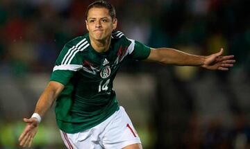 Chicharito le marcó a los polacos en juego amistoso.               
