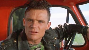 La estrella del rock que tuvo un par de cameos en ‘Regreso al Futuro’ junto a Michael J. Fox: ¿te diste cuenta?