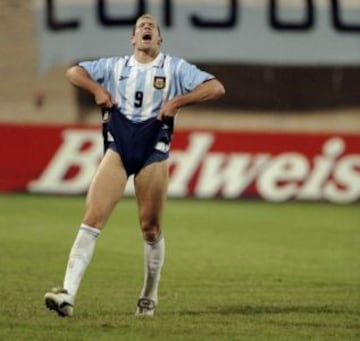 En 1999, Martín Palermo ingresó al récord Guinnes por una insólita marca. El argentino ha sido el único jugador en fallar tres penales en un solo duelo (el primero al travesaño, el segundo lo elevó y el tercero lo tapó Calero). Ocurrió en la Copa América de Paraguay, en la derrota de la albiceleste por 3-0 ante Colombia.