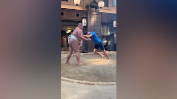 La divertida visita de Djokovic en Japón: ¡practicó sumo!