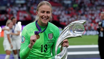 LONDON, UNITED KINGDOM - JULY 31: Hannah Hampton of England  during the  EURO Women  match between England  v Germany  at the Wembley Stadium on July 31, 2022 in London United Kingdom (Photo by Richard Sellers/Soccrates/Getty Images)