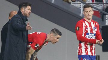 Simeone da indicaciones a Fernando Torres y Gameiro.