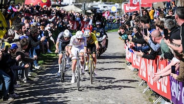 Slovenian Tadej Pogacar of UAE Team Emirates (C) rides on Oude Kwaremont paved road during the men's race of the Tour of Flanders one day cycling race, 268,9 km from Brugge to Oudenaarde, on April 6, 2025. (Photo by Dario BELINGHERI / Belga / AFP) / Belgium OUT