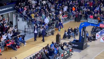 ?Sainete en el Palau! Vean la que mont車 el entrenador del Efes