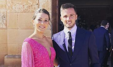 La novia de Pablo Sarabia mantiene un estilo de vida de lo más reservado y vive prácticamente alejada de las redes sociales. Carmen comenzó su relación con el futbolista en 2019 y desde entonces le ha acompañado en sus diferentes aventuras europeas. Hace un par de semanas anunciaron en Instagram que van a ser padres "por partida doble".