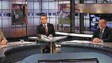 <b>ALFREDO RELAÑO, EN CANAL 9.</B> El director de nuestro diario estuvo anoche en el programa Minut a Minut, de Canal 9 junto a Rafa Benítez desmenuzando el partido del sábado.