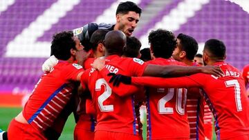 Piña del Granada tras ganar en Valladolid.