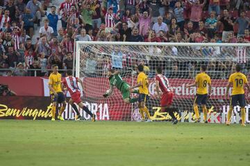 Stuani marca el 2-0.