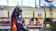 Houston (United States), 16/10/2023.- Houston Astros left fielder Yordan Alvarez reacts after hitting a solo home run against Texas Rangers relief pitcher Aroldis Chapman during the eighth inning of game two of the Major League Baseball (MLB) American League Championship Series playoffs between the Texas Rangers and the Houston Astros at Minute Maid Park in Houston, Texas, USA, 16 October 2023. The Championship Series is the best-of-seven games. (Liga de Campeones) EFE/EPA/ADAM DAVIS
