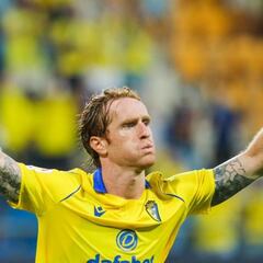 Oficial: Álex Fernández renueva con el Cádiz hasta 2025