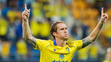 &Aacute;lex Fern&aacute;ndez festejando un gol con el C&aacute;diz.