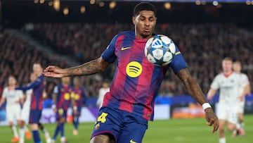 Barcelona's English forward #14 Marcus Rashford controls the ball during the UEFA Champions League league phase day 6 football match between FC Barcelona and Eintracht Frankfurt at Camp Nou Stadium in Barcelona on December 9, 2025. (Photo by Lluis GENE / AFP)