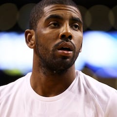 Kyrie (21) brilla en los Boston Celtics de los tres aleros