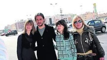 <b>EN ELCHE SÍ LE MIMAN. </b>Santos se quejó esta semana del trato frío y distante que tenía en Tenerife. En su actual club sí le agasajan.