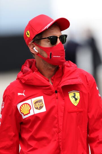 Sebastian Vettel llegando al circuito de Hungaroring en Budapest, Hungría.