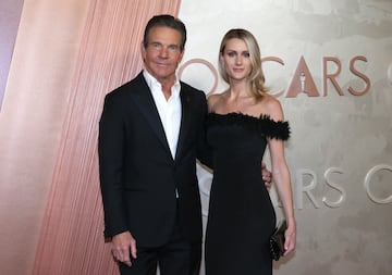 La relaci¨®n entre Dennis Quaid y Laura Savoie comenz¨® en 2019, y r¨¢pidamente se comprometieron. A pesar de la diferencia de edad de 39 a?os, han demostrado ser una pareja estable. Se casaron en 2020 en una ceremonia ¨ªntima en Santa B¨¢rbara, California, con solo un pastor y un testigo presentes.
Laura Savoie es una economista y acad¨¦mica, con estudios en la Universidad de Notre Dame y la Universidad de Texas en Austin.
Dennis, por su parte, ha estado casado anteriormente tres veces, incluyendo su matrimonio con Meg Ryan, con quien tiene un hijo, el actor Jack Quaid.