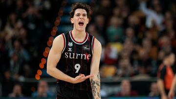 Domínguez se disfraza de asesino