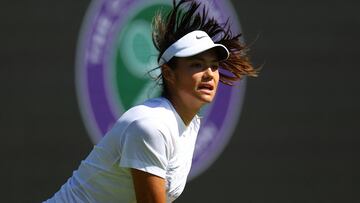 Emma Raducanu, durante su primer entrenamiento en Wimbledon.
