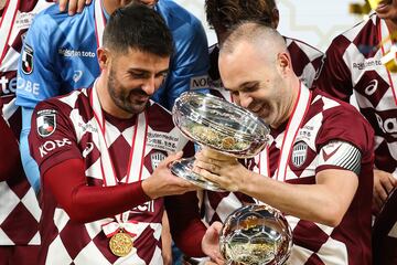 El 1 de enero de 2020, David Villa y Andrés Iniesta, se proclaman campeones de la Copa del Emperador de Japón con el Vissel Kobe, poniendo el broche final a la carrera deportiva de David Villa.