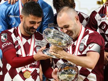 El 1 de enero de 2020, David Villa y Andrés Iniesta, se proclaman campeones de la Copa del Emperador de Japón con el Vissel Kobe, poniendo el broche final a la carrera deportiva de David Villa.