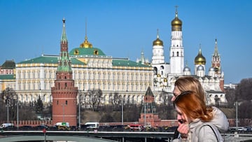 Western countries have joined forces to seize property and freeze bank accounts associated with Kremlin cronies for Russia’s invasion of Ukraine.