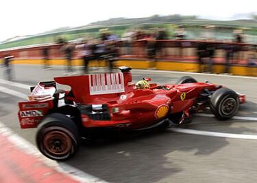 Otra pachanga de Rossi con el Ferrari de Fórmula 1