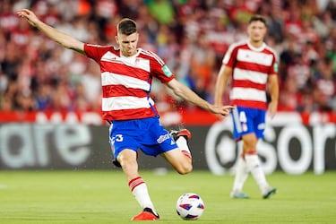 Llegó al Barcelona en 2014 donde alternó su juego entre el primer equipo y el filial hasta su salida en 2017. Juega con el Granada desde la presente temporada (2023-24).