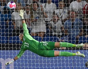 2-1. Sandra Paños en el segundo gol que marca Georgia Stanway.