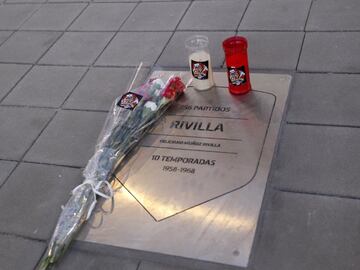 Fans tribute for Rivilla, former Atlético player, who passed away recently.