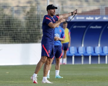 El Cholo Simeone dándo ordenes desde el primer día.