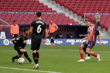 Marcos Llorente marca el 4-0 al Eibar.