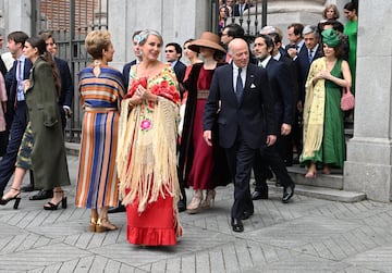 Carla Royo-Villanova y Kubrat de Bulgaria salen de la parroquia del Sagrado Corazón y San Francisco de Borja.